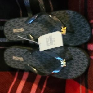 Brand new Michael kors flip-flop.color black size 8.